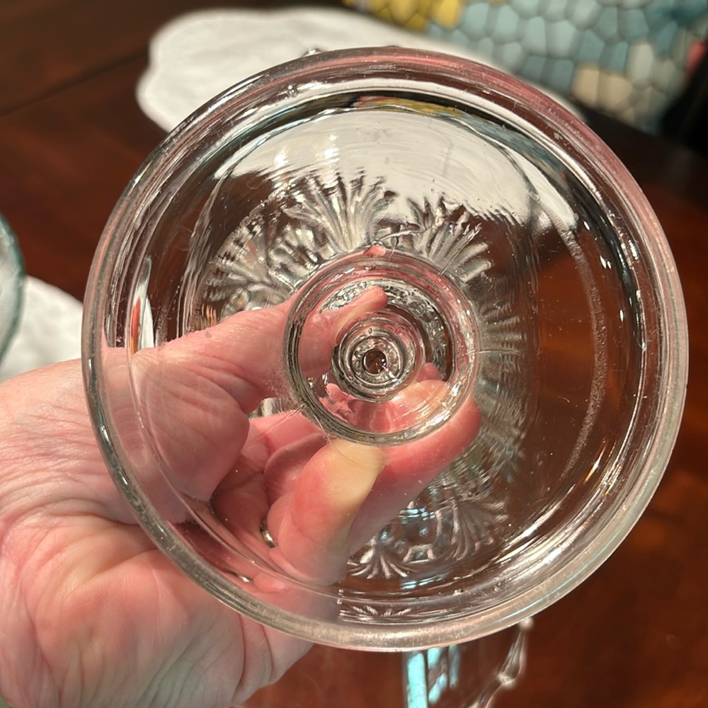 Curved Pedestal Glass Dish Daisy Pattern Vintage - Picture 5 of 6